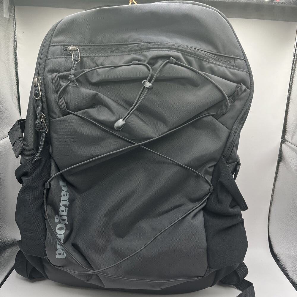 PATAGONIA REFUGIO DAY PACK BLACK Hiking Traveling Camping Backpack Large NEW